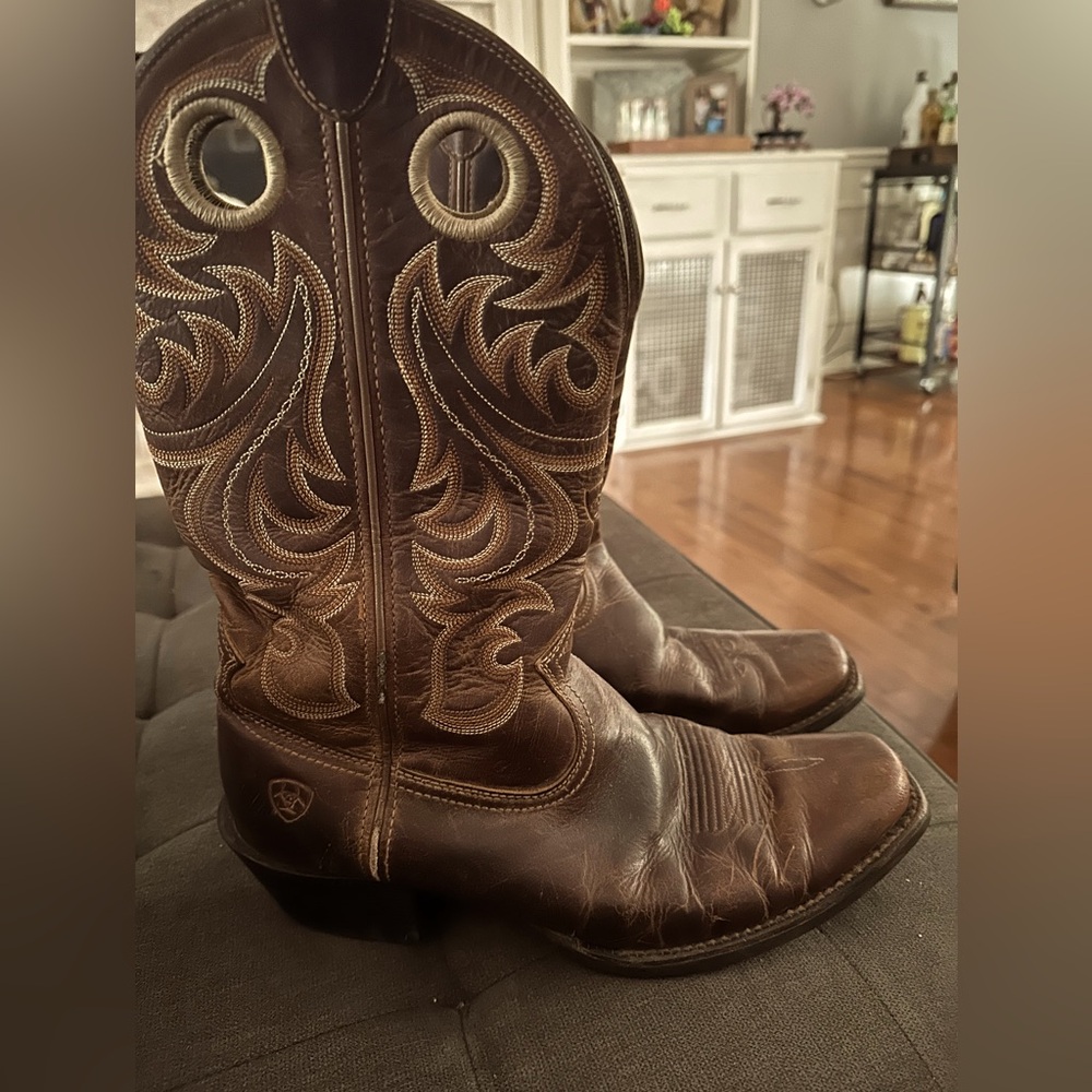 Brown Ariat size 10D cowboy boots
